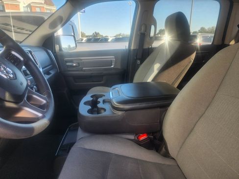 Used 2022 RAM 1500 Classic SLT image 19