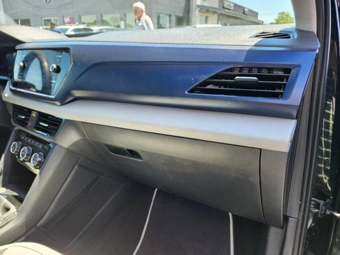Certified 2023 Volkswagen Taos SE AWD/4WD image 14