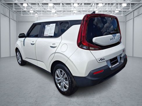 Used 2022 Kia Soul LX FWD image 3