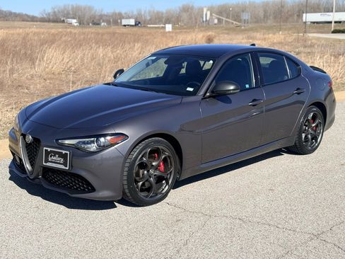 Used 2019 Alfa Romeo Giulia AWD w/ Quick Order Package 22J Sport image 9