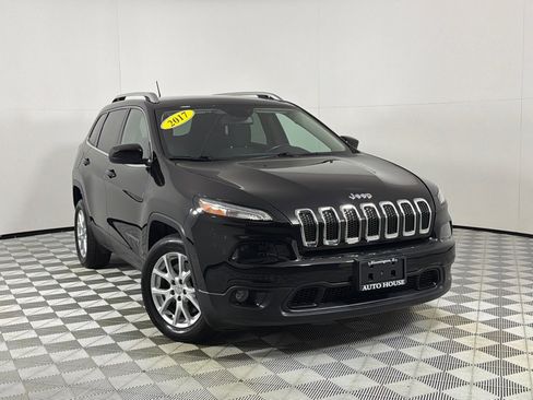 Used 2017 Jeep Cherokee Latitude FWD image 2