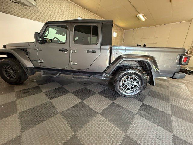 Certified 2024 Jeep Gladiator Sport AWD/4WD image 14