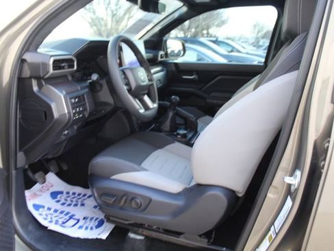 Used 2025 Toyota Tacoma TRD Off-Road w/ TRD Off Road Upgrade Package image 29