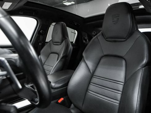 Certified 2022 Porsche Cayenne Turbo AWD/4WD image 5