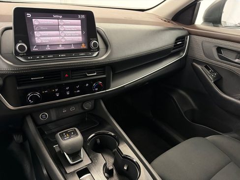 Used 2023 Nissan Rogue S AWD/4WD image 26