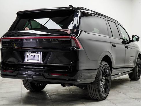 Used 2025 Lincoln Navigator L Reserve w/ Jet Appearance Package AWD/4WD image 11