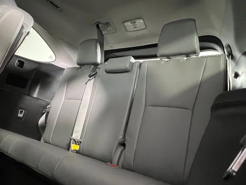 Used 2024 Toyota Highlander Platinum image 25