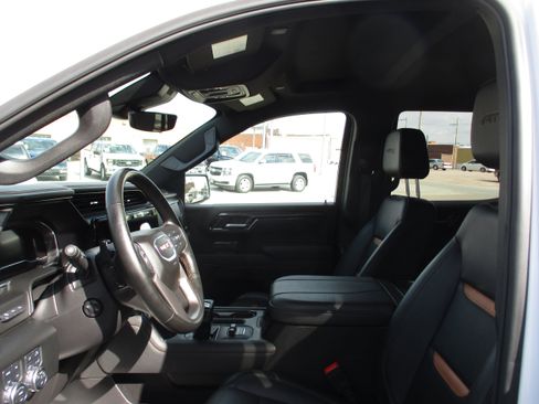 Used 2025 GMC Sierra 1500 AT4 w/ AT4 Premium Package AWD/4WD image 12