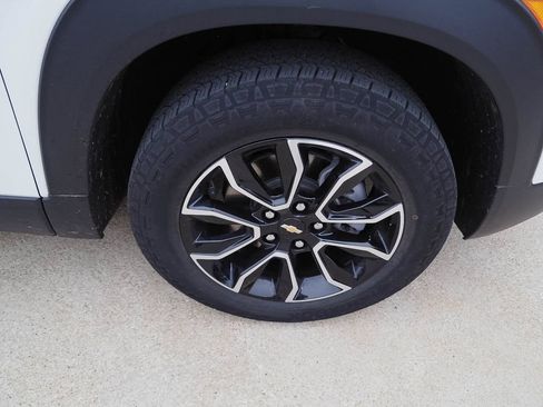 Used 2023 Chevrolet TrailBlazer ACTIV w/ Sun and Liftgate Package AWD/4WD image 36