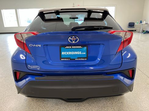 Used 2018 Toyota C-HR XLE image 6