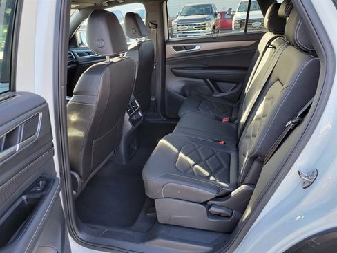 Used 2025 Volkswagen Atlas Cross Sport SE image 11