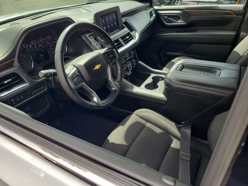 Used 2023 Chevrolet Tahoe LS RWD image 3