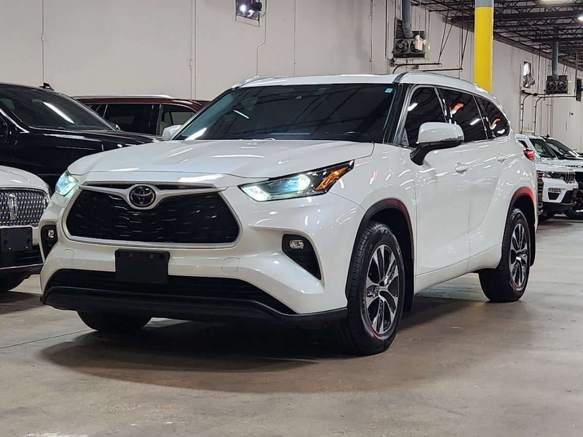 Used 2021 Toyota Highlander XLE AWD/4WD image 4