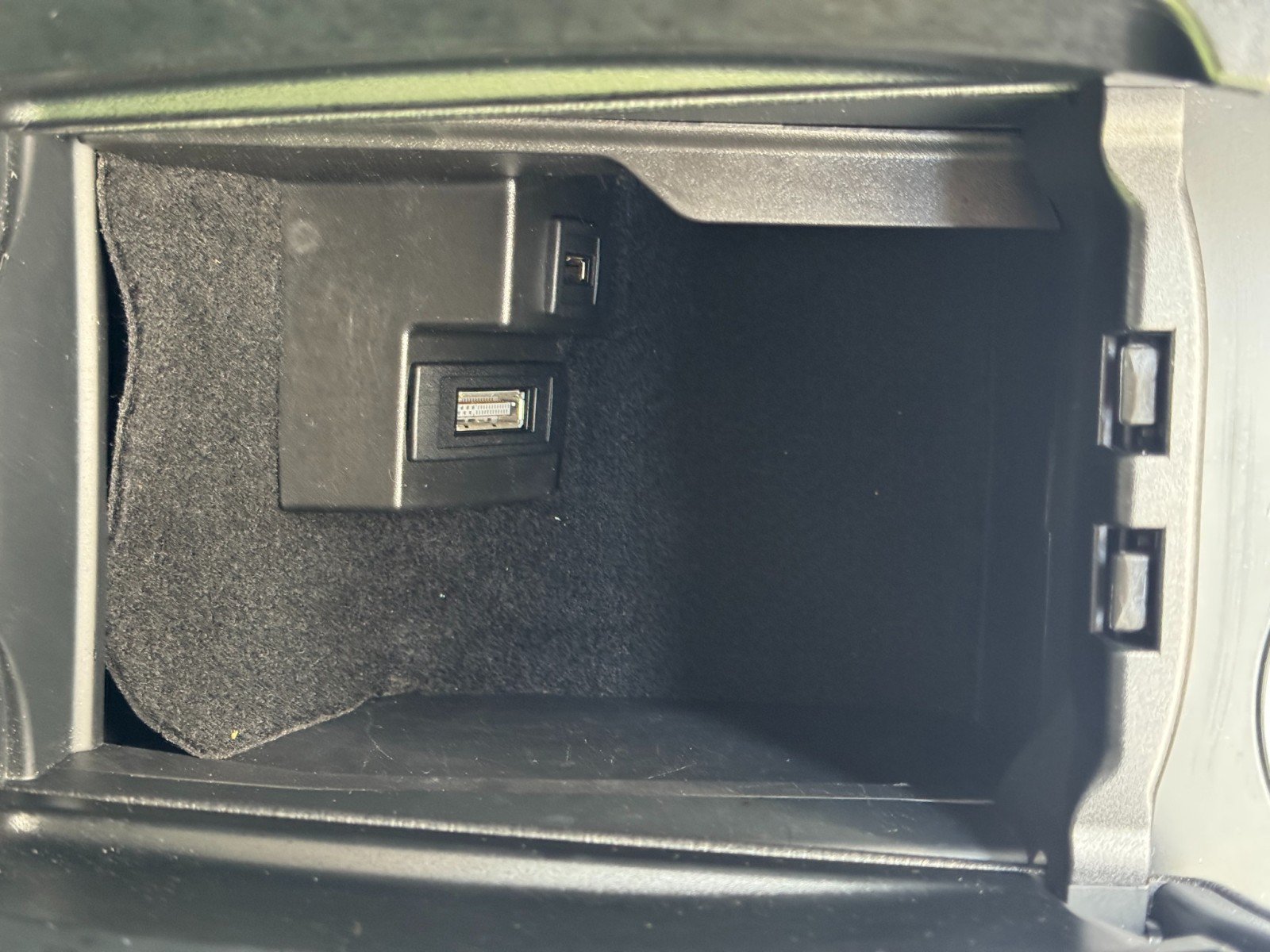 Used 2013 Mercedes-Benz C 300 4MATIC Sedan image 31
