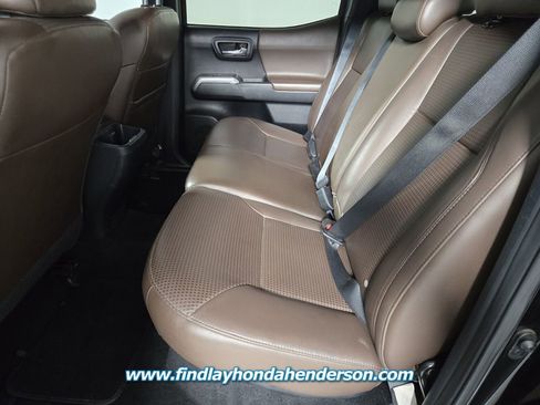 Used 2017 Toyota Tacoma Limited w/ Tow Package AWD/4WD image 16