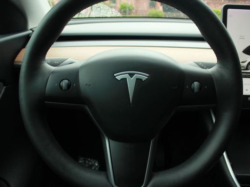 Used 2021 Tesla Model Y Long Range AWD/4WD image 12