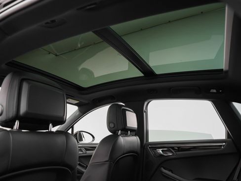 Certified 2025 Porsche Macan image 39