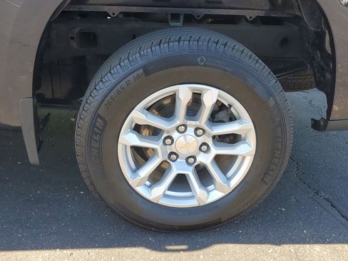 Used 2023 Chevrolet Silverado 1500 LT AWD/4WD image 5