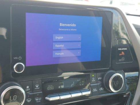 Used 2023 Toyota Highlander XLE AWD/4WD image 27