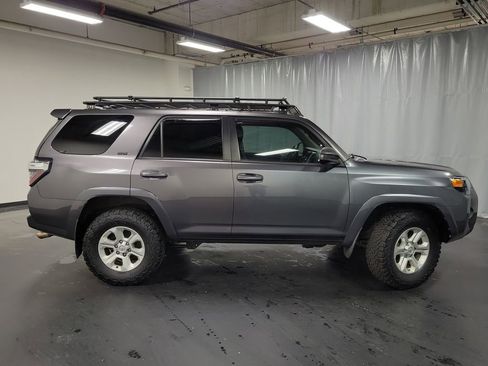 Used 2016 Toyota 4Runner SR5 image 9
