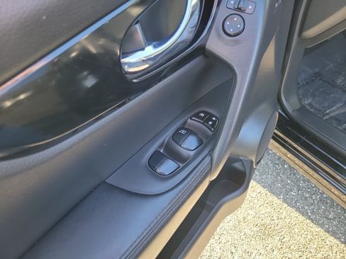 Used 2022 Nissan Rogue Sport SL w/ Premium Package FWD image 17