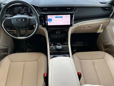 New 2026 Jeep Grand Cherokee L Limited w/ Luxury Tech Group II AWD/4WD image 12