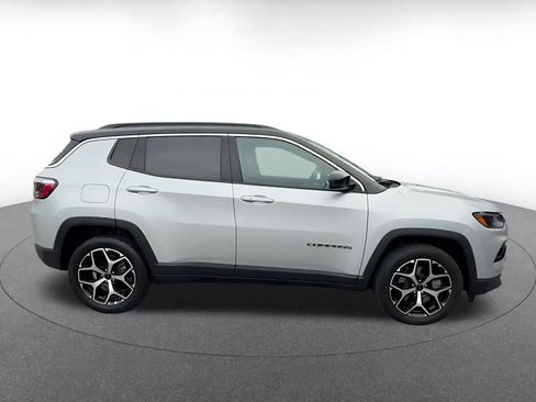 Used 2025 Jeep Compass Limited AWD/4WD image 13