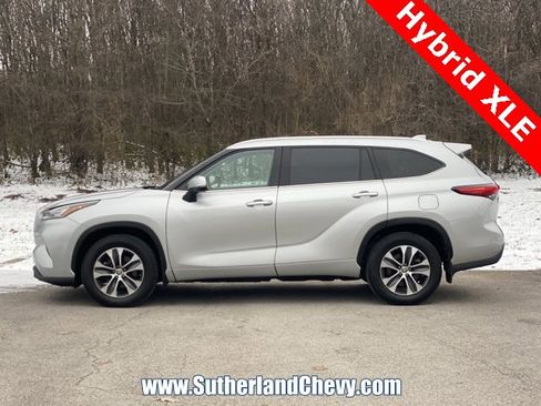 Used 2022 Toyota Highlander XLE image 4