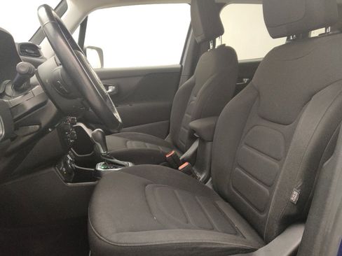 Used 2020 Jeep Renegade Latitude w/ Cold Weather Group image 17