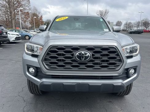 Used 2021 Toyota Tacoma TRD Off-Road w/ Technology Package image 2