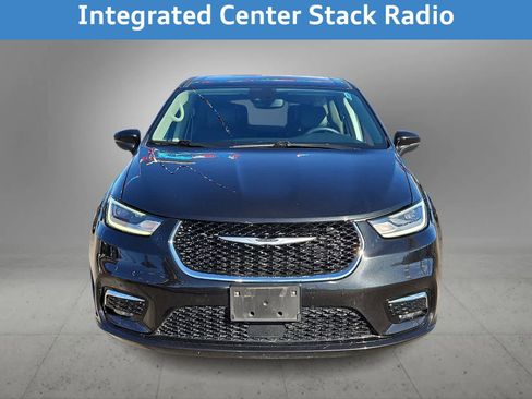 Used 2023 Chrysler Pacifica Touring-L image 5