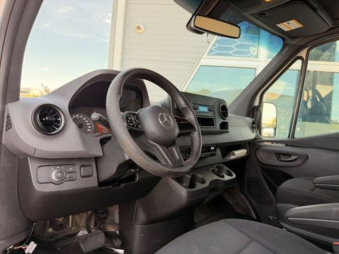 Used 2021 Mercedes-Benz Sprinter 2500 image 14