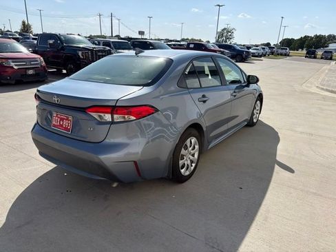 Used 2020 Toyota Corolla LE FWD image 4