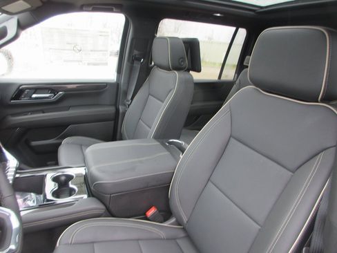 New 2026 GMC Yukon XL Elevation image 12