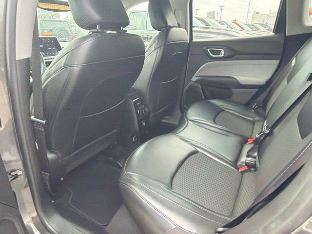 Used 2022 Jeep Compass Latitude AWD/4WD image 16