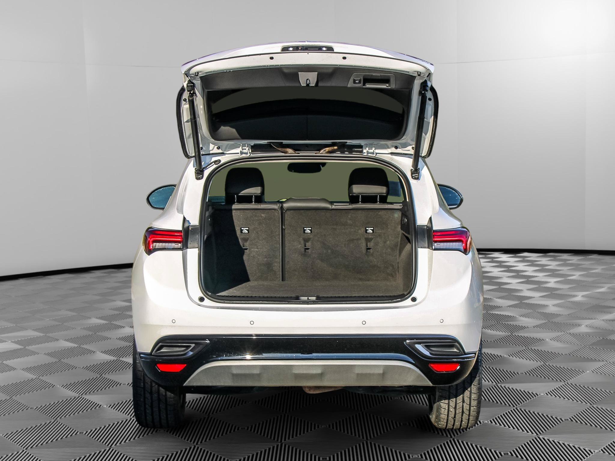 Used 2021 Buick Envision Essence w/ Sport Touring Package AWD/4WD image 7