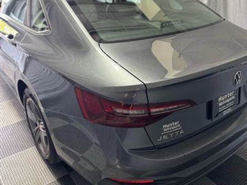 Used 2024 Volkswagen Jetta SE FWD image 5