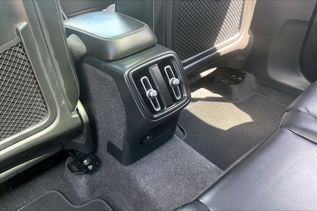 Used 2023 Volvo XC40 B5 Plus AWD/4WD image 31