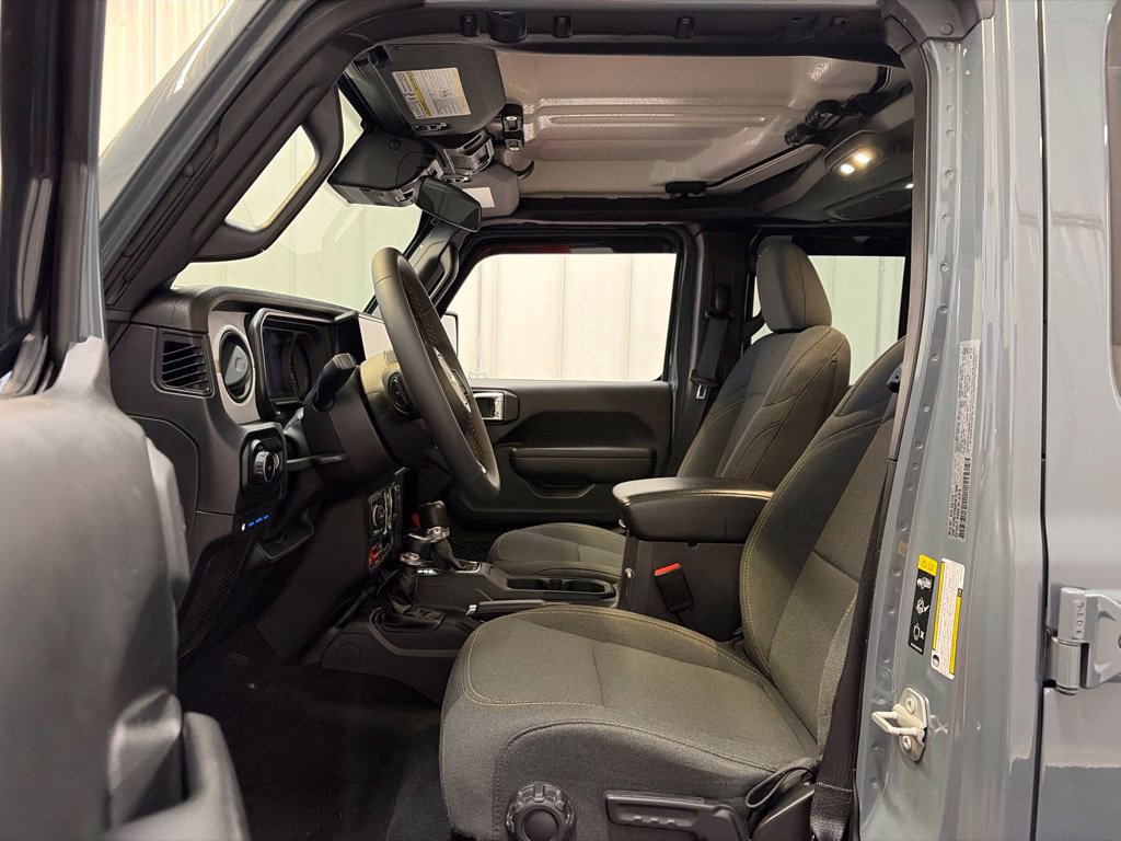 Used 2024 Jeep Wrangler Unlimited AWD/4WD image 12