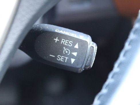 Used 2016 Toyota RAV4 SE image 33