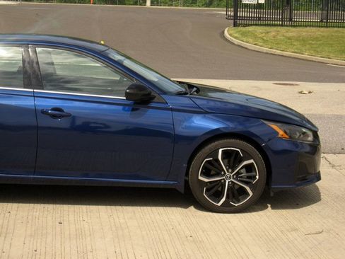 Used 2024 Nissan Altima 2.5 SR FWD image 10