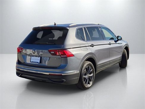 Used 2024 Volkswagen Tiguan SE image 4