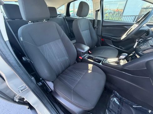 Used 2015 Ford Focus SE FWD image 13