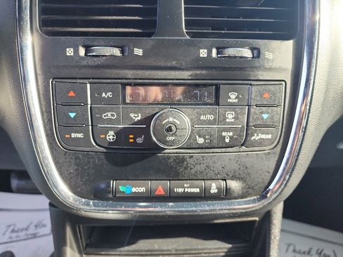 Used 2016 Dodge Grand Caravan SXT image 25