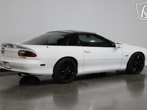 Used 1998 Chevrolet Camaro Z28 w/ SS Performance/Appearance Pkg image 23