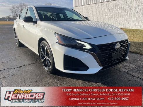 Used 2024 Nissan Altima 2.5 SR image 1