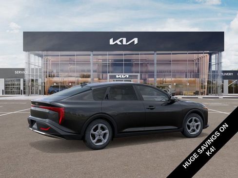 New 2025 Kia K4 LXS image 6
