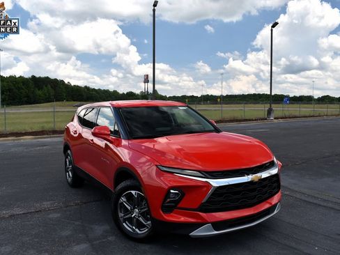Used 2023 Chevrolet Blazer LT FWD image 1