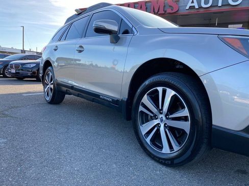 Used 2018 Subaru Outback 2.5i Limited AWD/4WD image 31