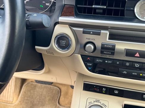 Used 2013 Lexus ES 350 w/ Luxury Pkg image 24